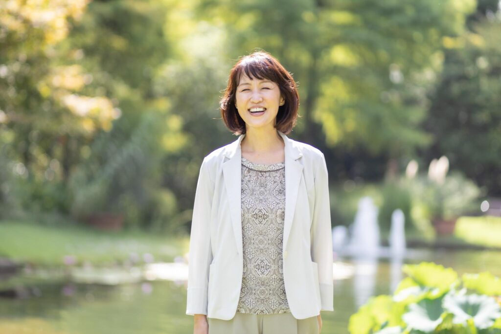 笑顔の女性のプロフィール写真